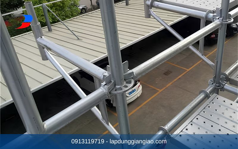 Cấu tạo đĩa hoa thị và chốt nêm chắc chắn của hệ thống giàn giáo Ringlock.