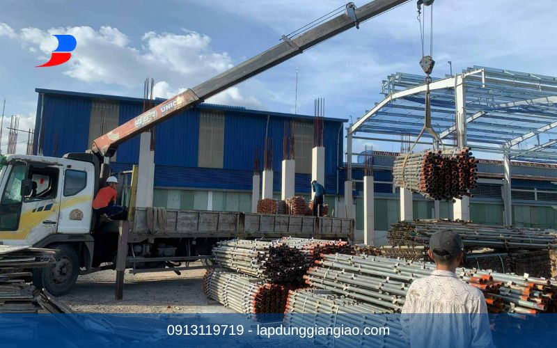 Bãi tập kết vật tư rộng lớn phục vụ dịch vụ cho thuê giàn giáo Đồng Nai.