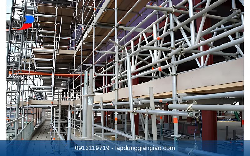giàn giáo Pal sử dụng hoàn thiện nội thất xây dựng