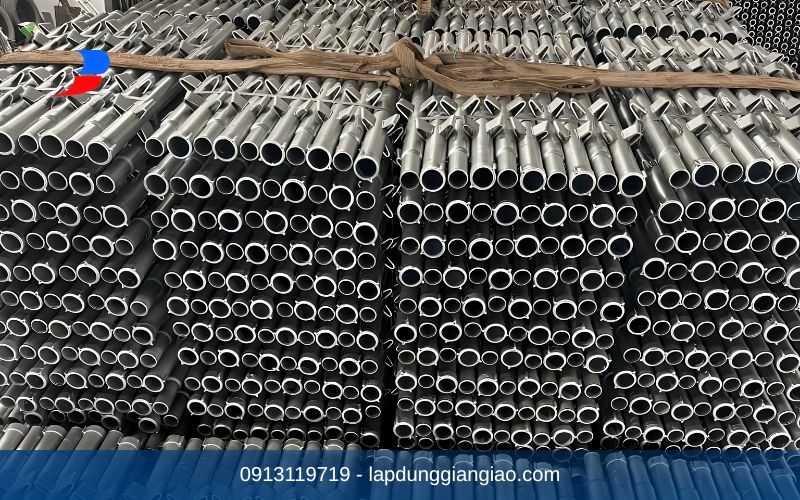 Dịch vụ thuê giàn giáo nêm chuyên nghiệp phục vụ thi công chống sàn tại công trình xây dựng.