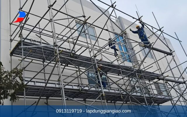 Hệ thống giàn giáo bao che công trình đạt tiêu chuẩn an toàn kỹ thuật xây dựng năm 2026.