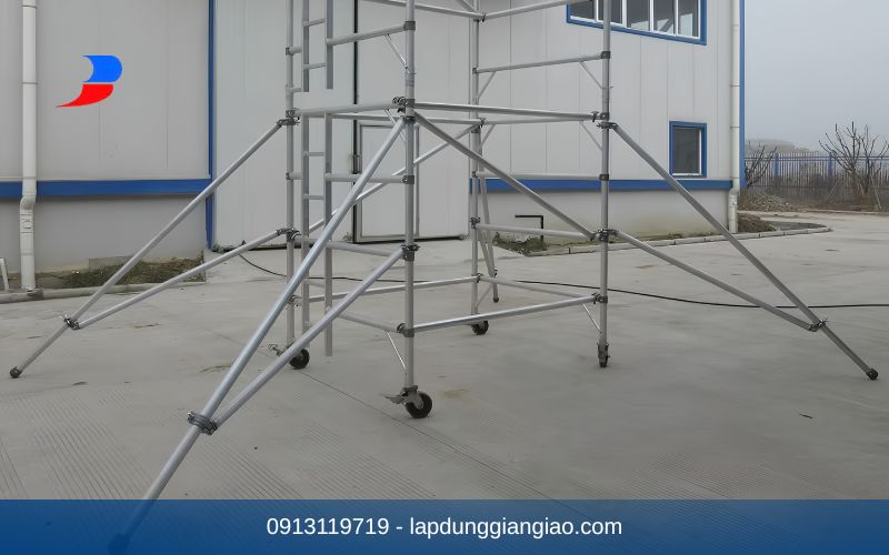 giàn giáo có bánh xe di chuyển