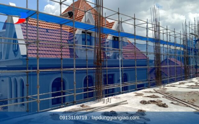 Khái niệm giàn giáo bao che là gì và cấu tạo chi tiết
