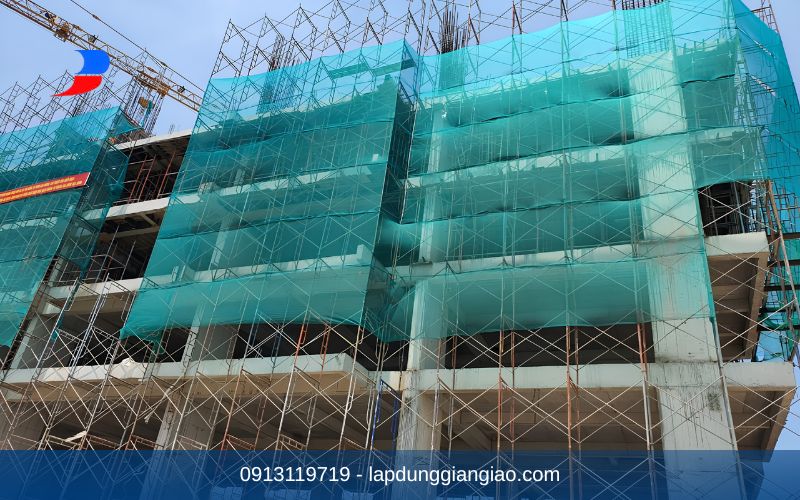 Những lưu ý an toàn quan trọng khi thực hiện lắp dựng giàn giáo khung