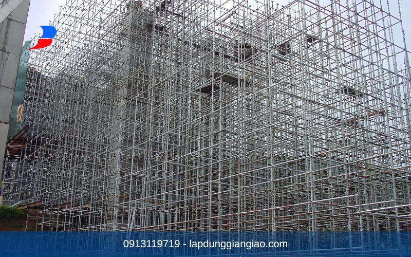 so sánh giàn giáo ringlock với giàn giáo khung frame kỹ thuật