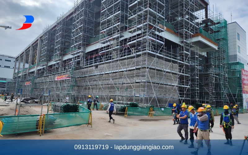 KTXD Thiên Phú thi công giàn giáo bao che uy tín chuyên nghiệp