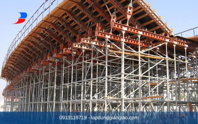 Cách lắp giàn giáo nêm chuẩn kỹ thuật an toàn tại công trường.