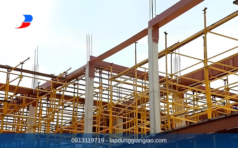 Nguyên nhân sập giàn giáo và tầm quan trọng của việc thi công đúng kỹ thuật