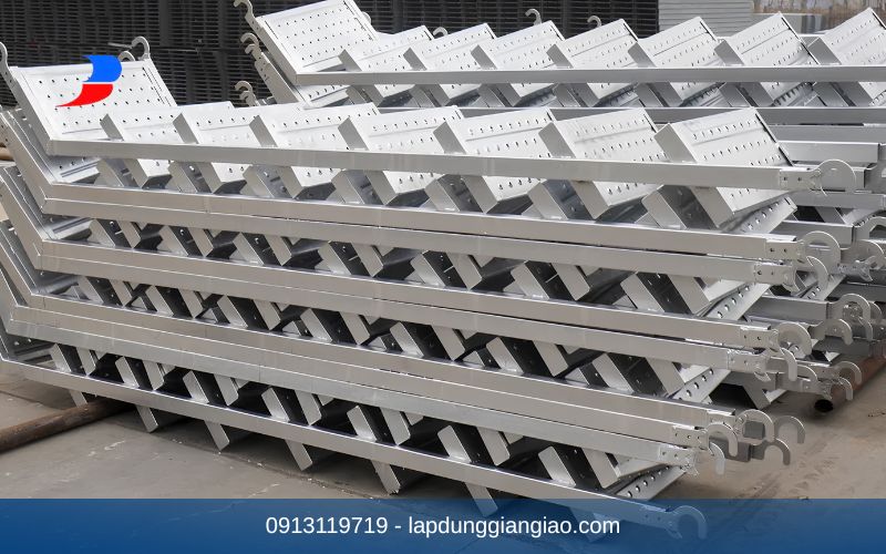 thuê thang giàn giáo xây dựng TPHCM giá rẻ uy tín