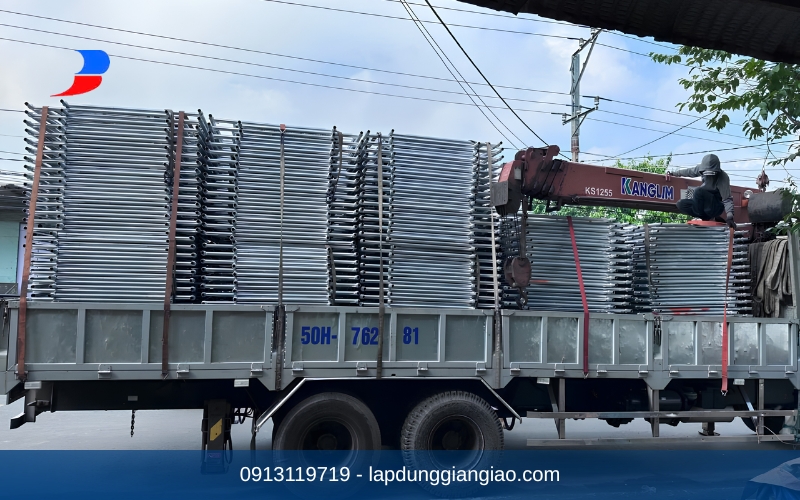 trọng lượng giàn giáo ảnh hưởng vận chuyển lắp dựng công trình